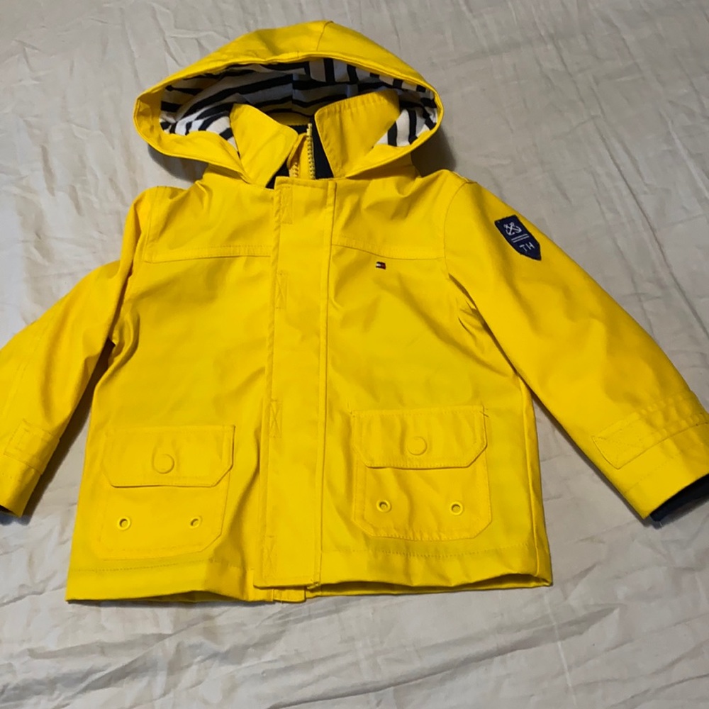 KIDS TOMMY HILIFIGER rain coat